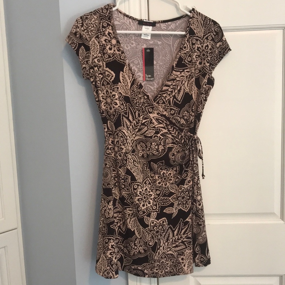 Pretty faux wrap dress Twin Hearts